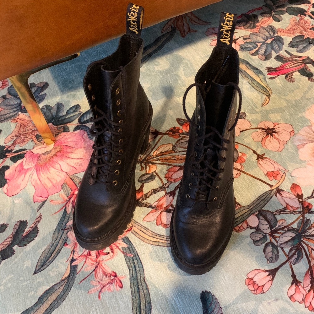 Dr. Martens Kendra size 6 US 4’ heel 1’ platform